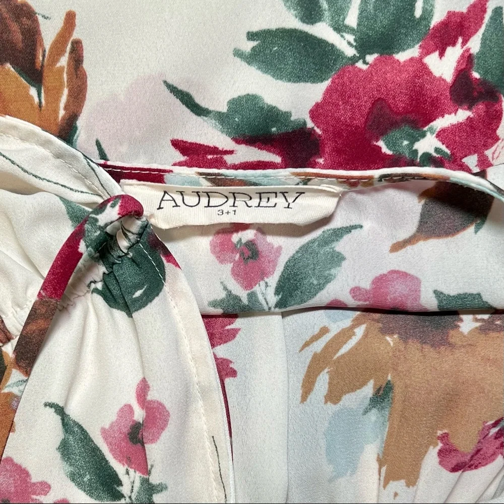CLOSET SALE Audrey 3 + 1 deep v neck romper with elastic waistband tie - Picture 6 of 7